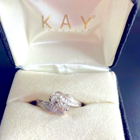 Kay Jewelers diamond ring! Size 8! In original